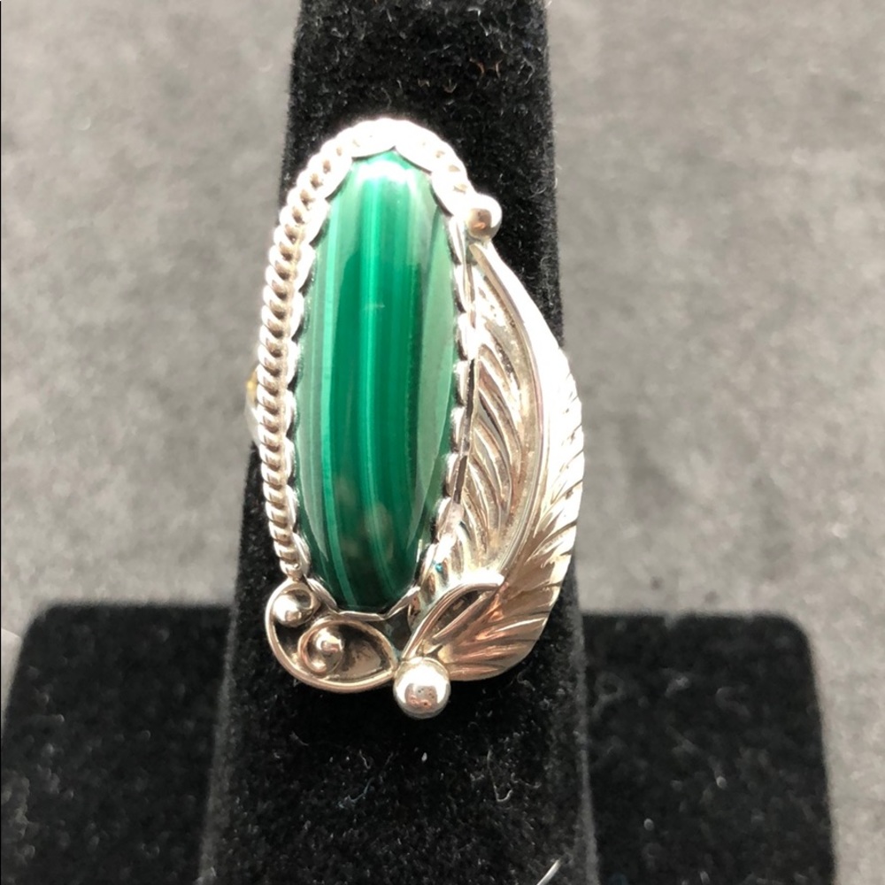 Beautiful Native American malachite & silver ring